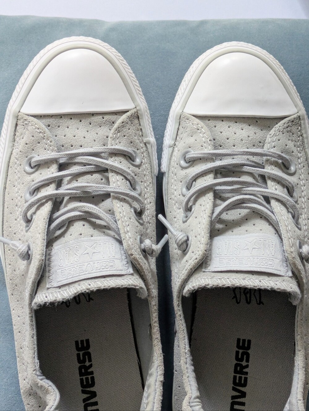 Converse Leather Light Gray Low-Top. Like New. Size 7 - Picture 2 of 12